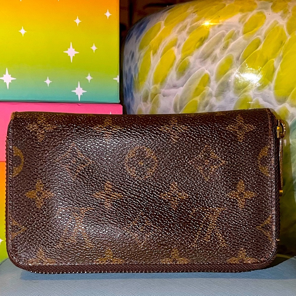 LOUIS VUITTON MONOGRAM ZIP AROUND WALLET